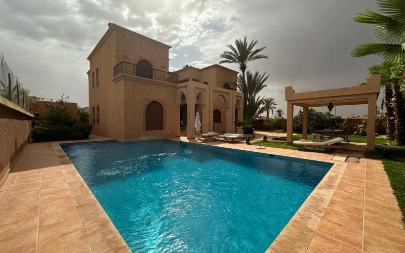 MAISON DE VACANCES AVEC PISCINE PRIVÉE